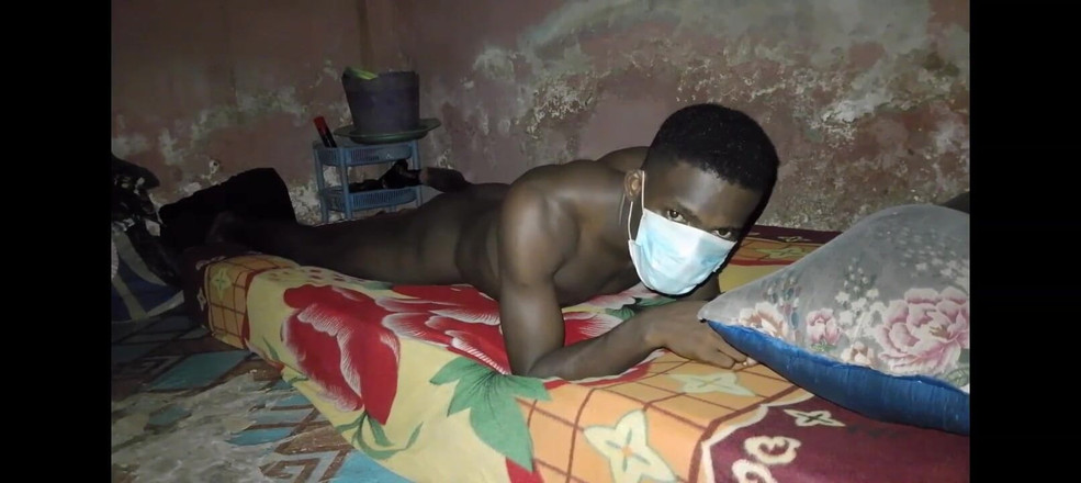 Masturbator emmy: 妻のようにベッドを抱く