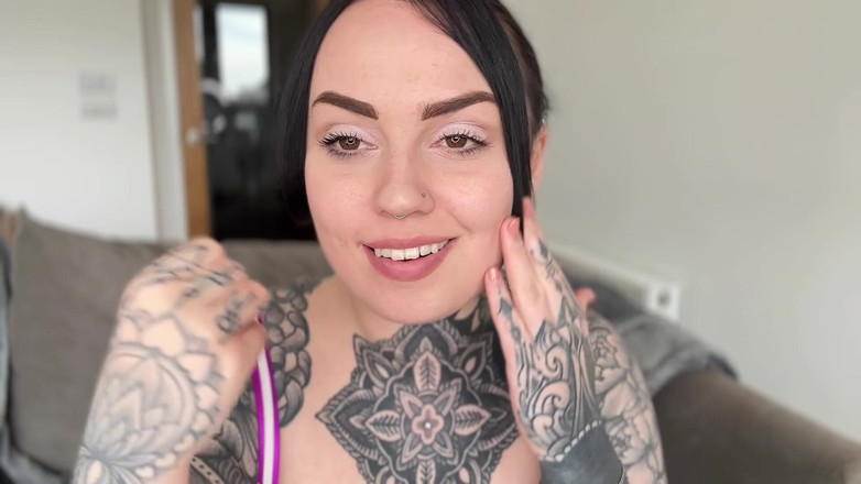 Miss Valentina: Чуттєва інструкція з дрочки