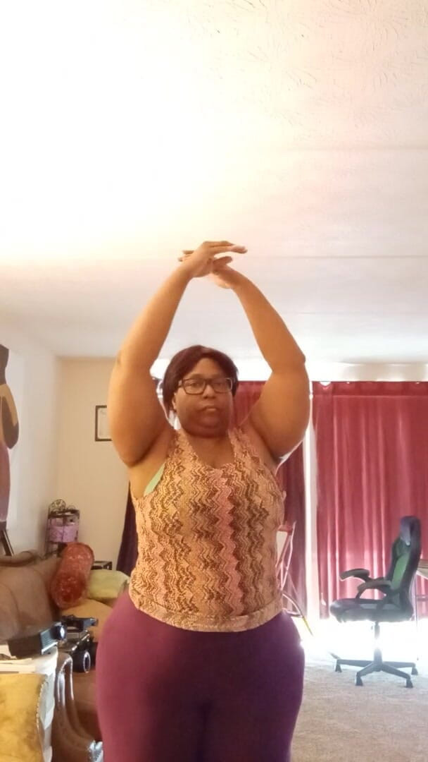 Cosmicrose 678: Une cougar BBW au ventre