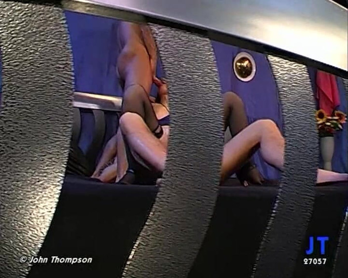 GGG John Thompson Classic Retro: Gagică sexy înghite mai multe pule în festival de sex în grup sălbatic