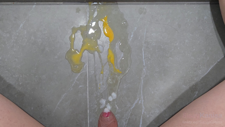 SissyKanisa: Sissy kanisa mangia uovo fresco dal culo