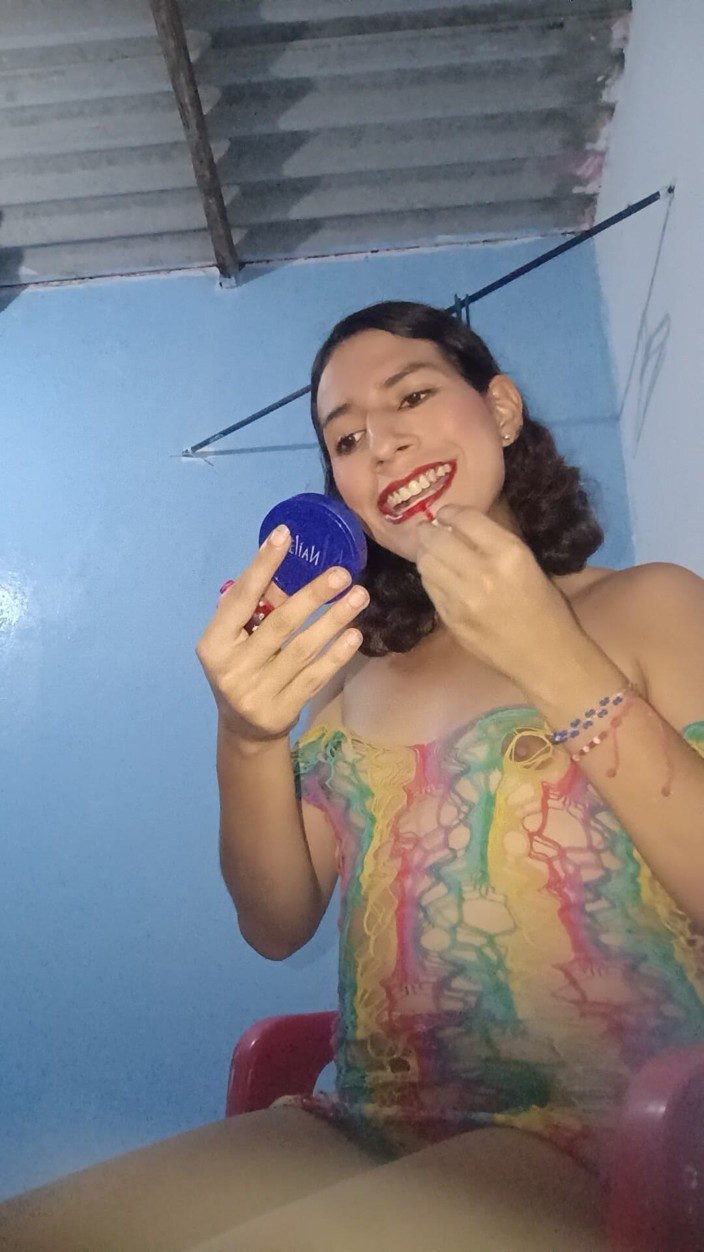 Femboy from Colombia: Saya boleh mengecat bilik ini