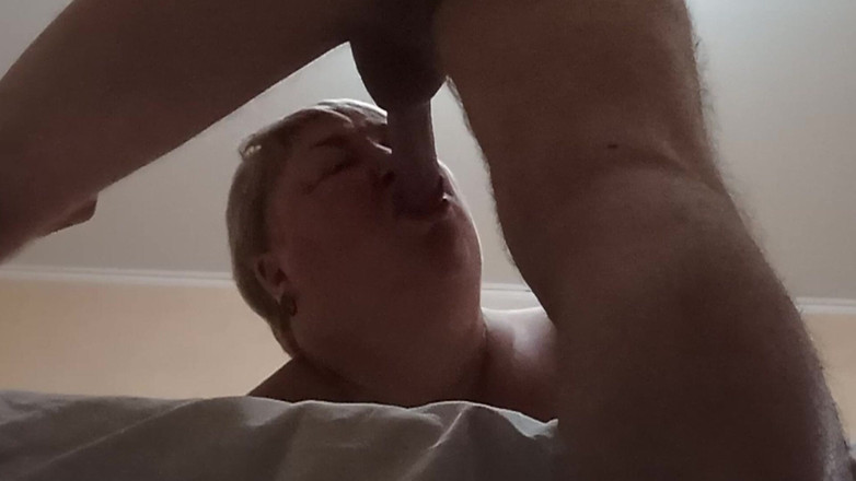 Zona901: Cewek sange ini lagi asik nyepong dan ngentot gaya doggy -...