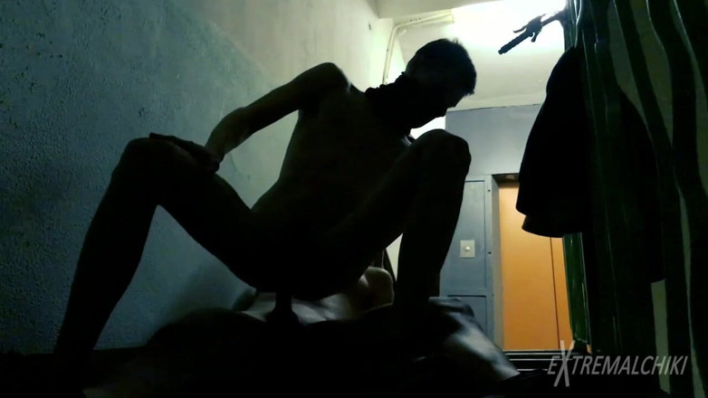 Extremalchiki: Společná oblast na koleji twink sex
