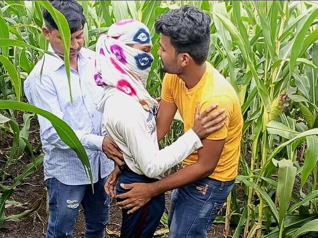 Indian Pooja Shemale Boyfrends Took a New Friends to Pooja Corn Field Today and Three Frends Had a Lot of Fun in Sex (Indian Hijraji)