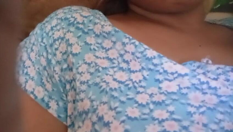 Miya White: 印度女演员anne用紧致的阴户和多汁的屁股完美双腿自慰