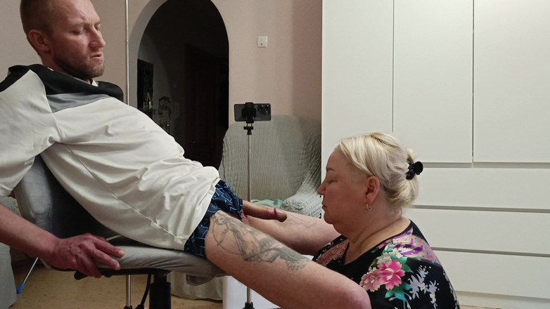 Zona901: 継母が十分な精液を得るためにフェラチオを行う