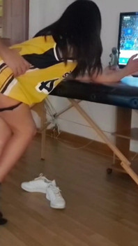 Ps5 seks oyunu - üvey kız kardeş onu sikerken oynuyor