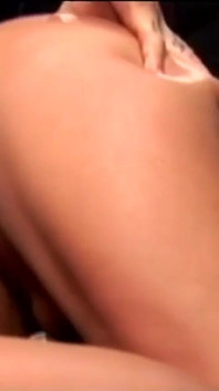 Melissa Lauren recebe uma explosão facial depois de uma foda dura