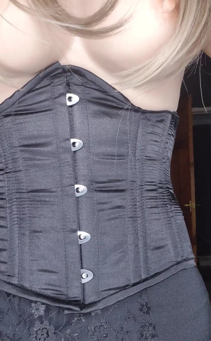 JessicaXD: Do you want to cum all over my rubber titts?