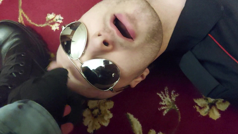 KinkySirius: Dva policisté sehráli hru na hrdiny zatýkání, nadvlády, odlivu lidu