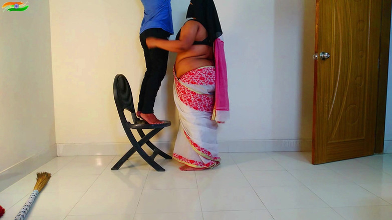 Aria Mia: Tetička s velkým zadkem šuká služku, když její manžel nebyl doma,...