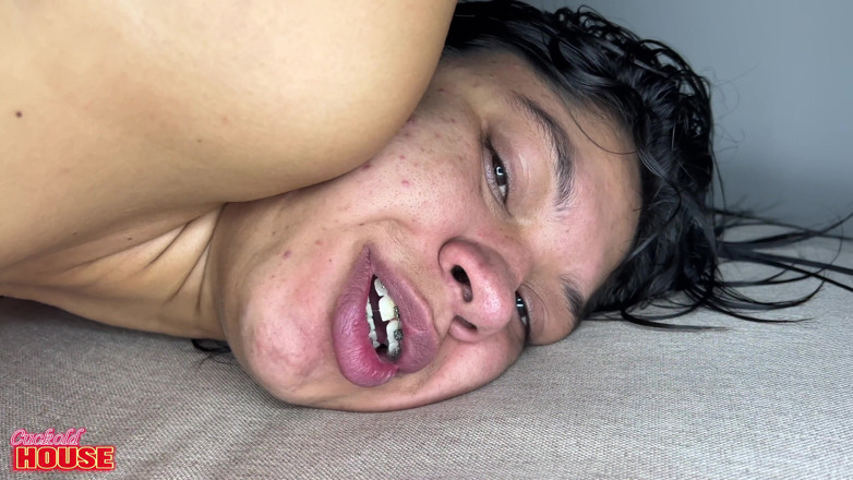 CuckoldHouse: Cuckold-ehemann beobachtet, wie seine junge ehefrau sex mit einem freund...