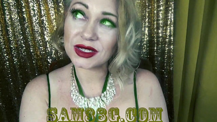 Samantha 38G: Bewitching eyes