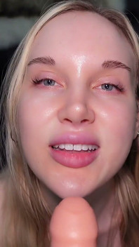 Kyssar Och Fitta Gnuggar För Liten Kuk - Sph Förnekelse Cuck - Sofie Skye