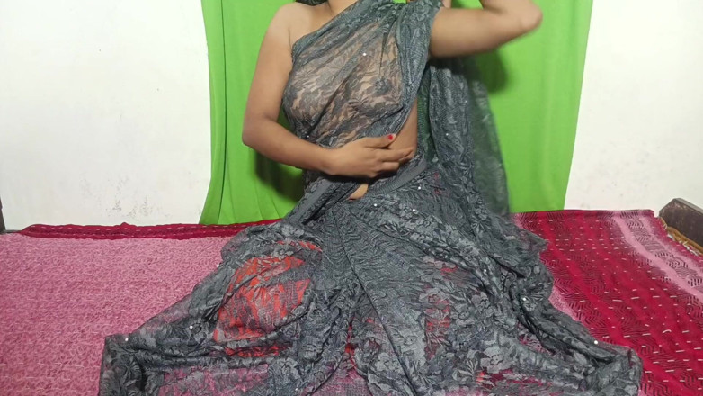 Hot_girl: โกมัลบีบีใหม่หมาดๆ ถอดสาเร่ในห้องน้ำ โดนเย็ดแรงแตกในหี เสียงฮินดี