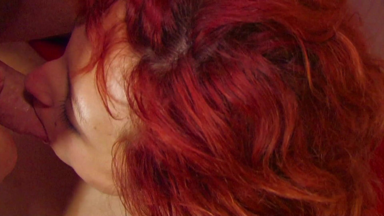Content Candy: Zrzavá holka zkouší anální sex se svým těsným panenským zadkem