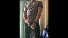 JockDad87: Jockdad87 dispara una carga de esperma por todo el armario...