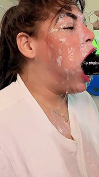 Spettacolo dal vivo salvato: Gola profonda con tanta saliva