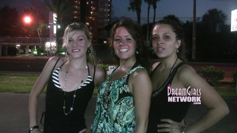 Dream Girls: Vacationers flash on a common beach