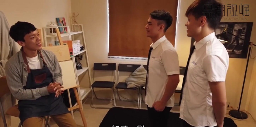 Kuroshio: 이번에는 잘생긴 두 명의 학생이 여기에 와서 반투명 유니폼 아래에서 운동한 몸을 느낄 수 있습니다.