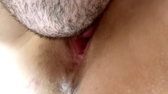 Anna Shpilman: オーガズムのクローズアップに食べる猫