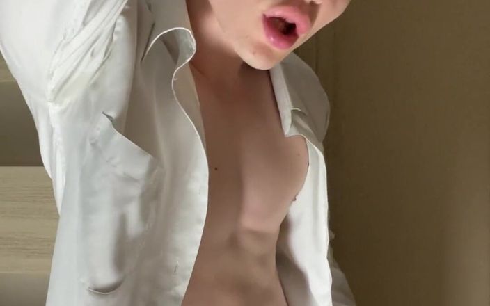 Rushlight Dante: Sono così sexy in questa camicia bianca