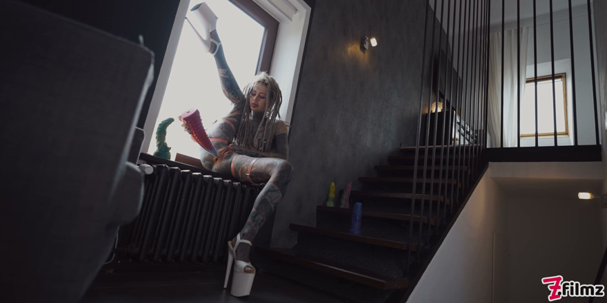 Z-Filmz: Big Squirt From Tattoo Girl in High Heels - Hard Anal...