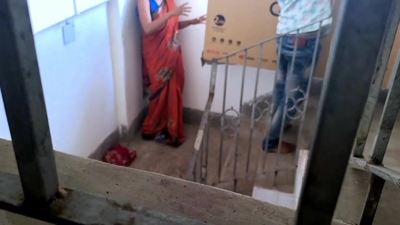 Fantacycutting: India esposa follada en casa por un repartidor de tv...