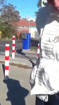 Hombre cornudo recoge a una chica alemana que siempre está de humor para follar