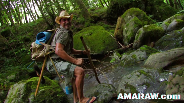 Amaraw: Țâțe mici Shannaya Tweeks găsită în pădure și futută