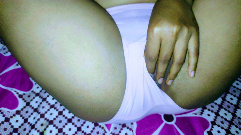 Lovely Dipti: Bhabhi Ấn Độ nóng bỏng mặc quần lót bikini khoe lồn n...