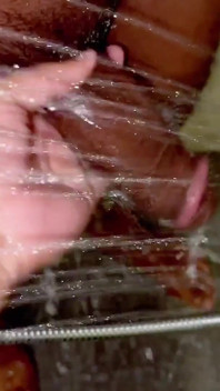 Deshi ragazzo si fa la doccia dopo una lunga scopata. Grande cazzo nero fusto gaysex. A malapena entrare nel stretto buco del culo indiano. Ragazzi sesso all'Hotel X