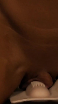 Бодібілдер Анжела кінчає на sybian