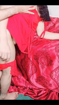 Großer schwanz, elektriker, grober analfick, geschwärzter hijab, rot gekleidete indische muslimische teen schlampe in doggystyle analsex-position