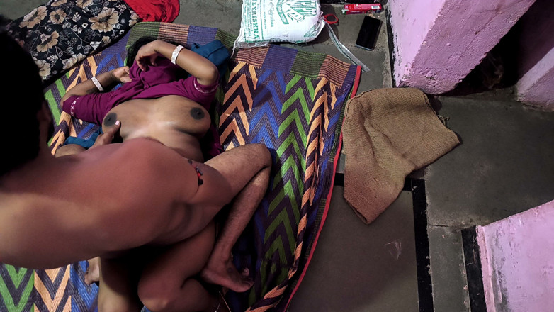 Kajalbhabhi87: Le Mec Aime Beaucoup Les Seins De Cette Salope.