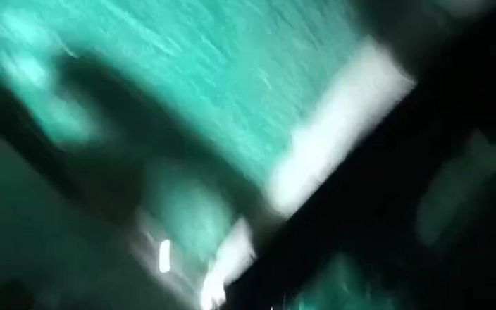 Missjinu44: Ma copine teste ma grosse bite et profite du moment 4k...