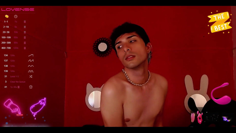 Diego_latinboy: Twink onanerar offentligt