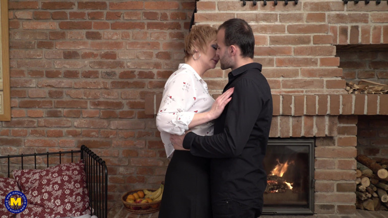 Mature NL: Naughty housewife having an affair with her new lover.