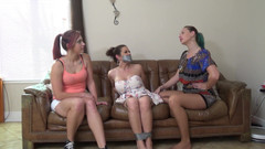 Selfgags classic: Tag-team tit Torment per la nuova moglie del patrigno!