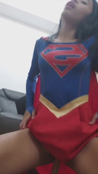Cosplay super meisje dat dildo berijdt