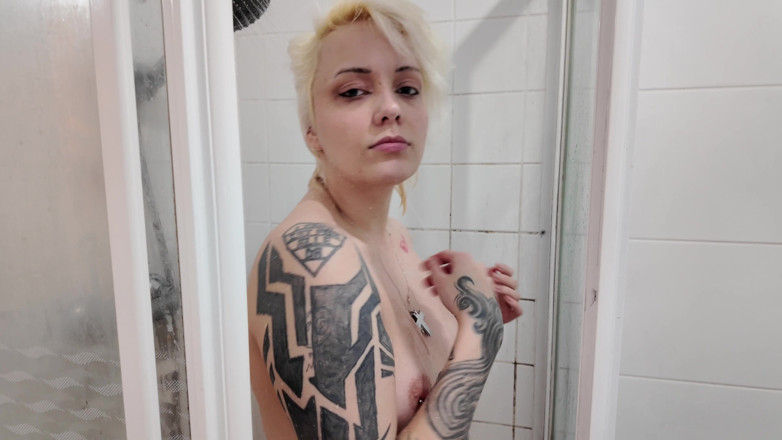 Glitterqueen1999: Трахни меня в виртуальном сексе в душе
