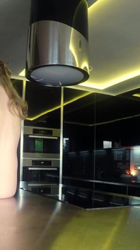 Rosa Brighid ครัวสุดฮอตเบื้องหลังวิดีโอฉาก