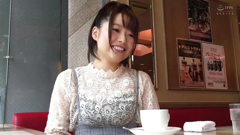 MBM3988: M420g08 a Serious Girl Who Is Doing Medical Affairs That...