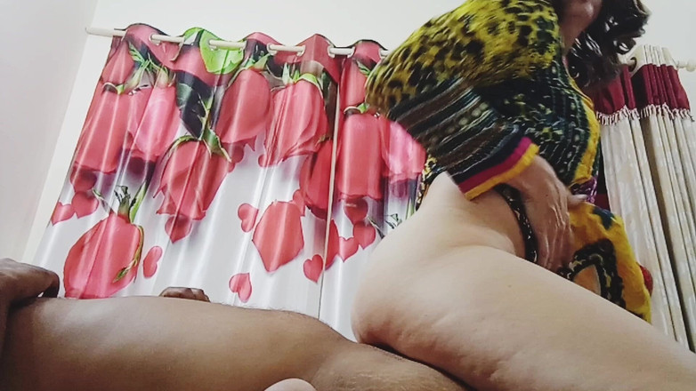 Bolly Karma: Versaute highend-hausfrau