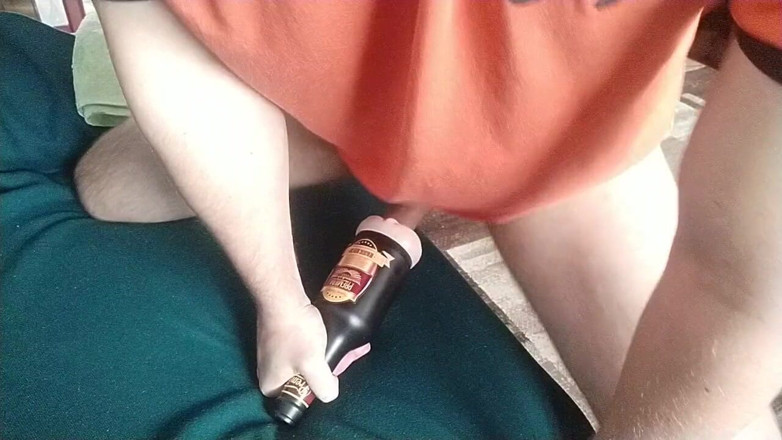 Hot guy solo: Gay modell knullar fitta leksak och kommer två gånger på...