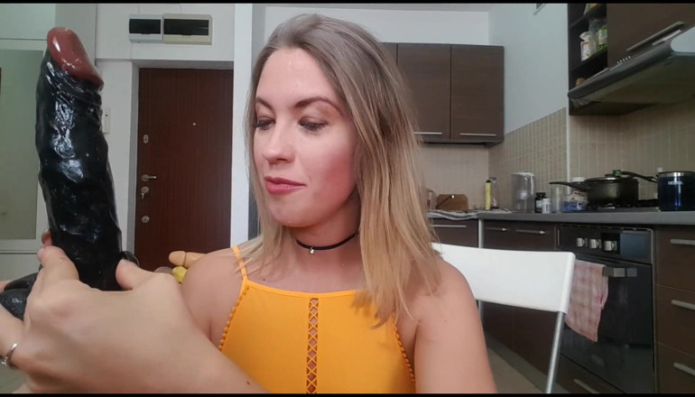 Erotic Tanya: Teen does deepthroating challenge