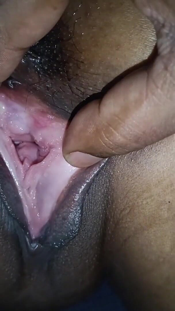 X_hotvideo: Cognata Calda E Sexy Che Scopa E Mostra Il Buco...