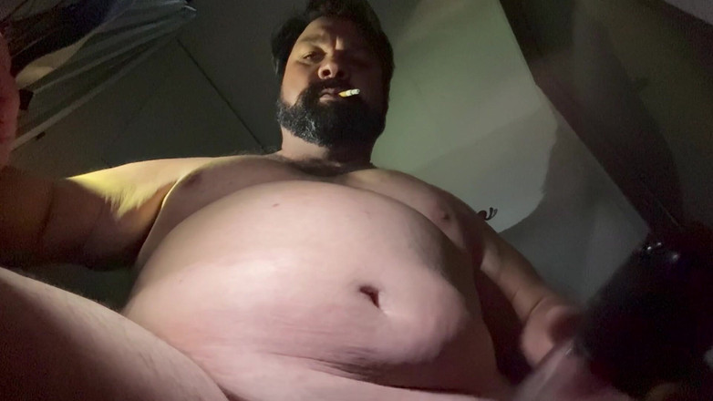 Brewster Bear: Hút Thuốc &amp; Bơm