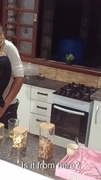 Sexo anal com esposa gostosa infiel na despensa do bar